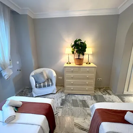 Evans Realty Bw Puerto Banus Parking & Gym Apartman *