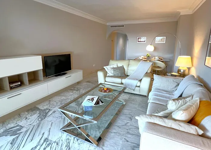 Evans Realty Bw Puerto Banus Parking & Gym ماربيا