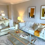 Evans Realty Bw Puerto Banus Parking & Gym Appartamento Marbella